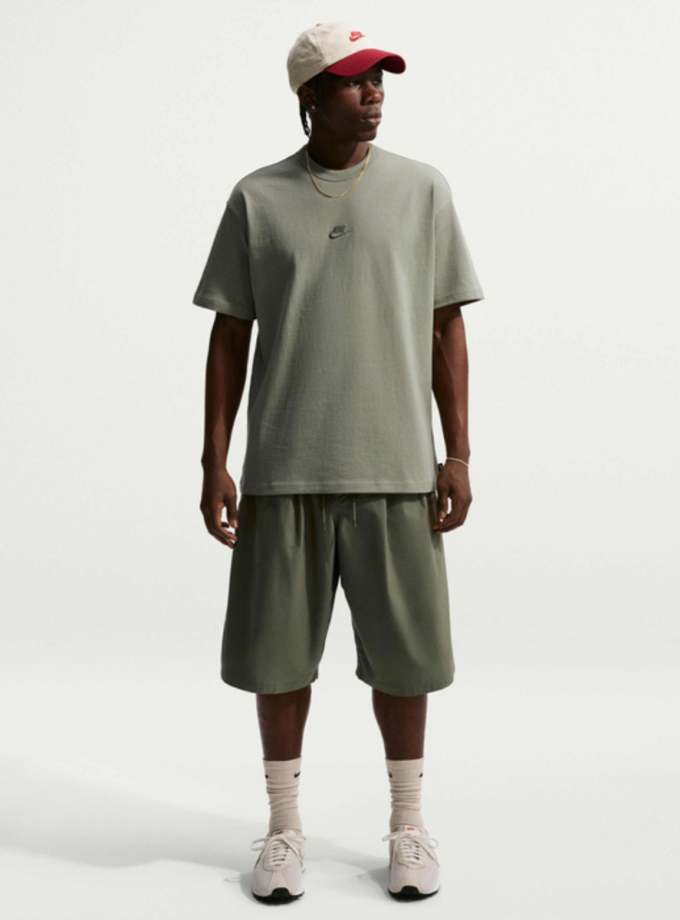 M NSW TEE LSE PREM ESS SUST