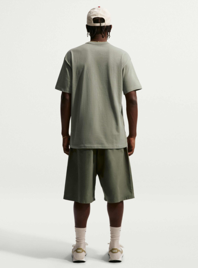 M NSW TEE LSE PREM ESS SUST