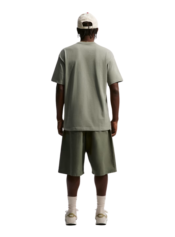 M NSW TEE LSE PREM ESS SUST