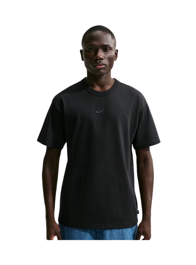 M NSW TEE LSE PREM ESS SUST