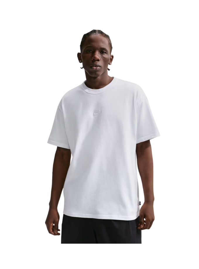 M NSW TEE LSE PREM ESS SUST